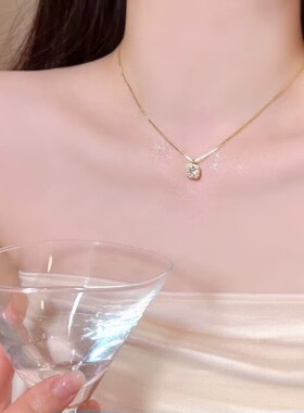 爆闪小方糖锆石吊坠项链女款简约素链小众锁骨链气质百搭颈链配饰