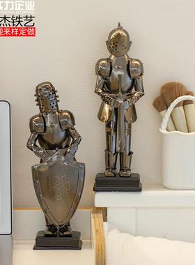 创意家居摆件欧式金属铁艺武士系列盔甲手握各种兵器厂家