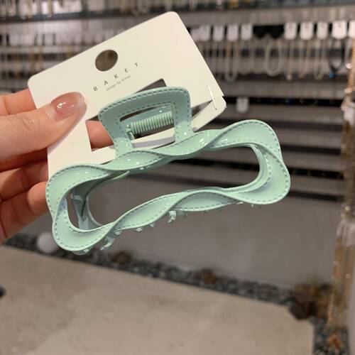 方形风大门东韩国发饰春款2024年新款马卡龙色线条抓夹鲨鱼夹 - 图1