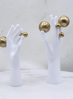 极简现代树脂白色手掌雕塑样板间创意金属泡泡球艺术家居装饰品