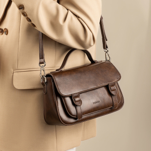 天美意女包2025新款邮差包大容量