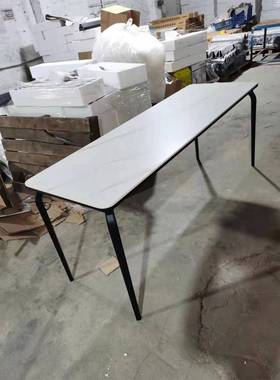 趋势风格餐桌北欧轻奢风实心铝合金桌腿配亮光岩板餐桌