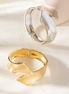 外贸时尚上市热销小众轻奢新款造型感开口手镯欧美流行闭口手饰