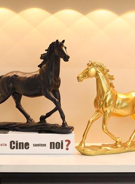 招财骏马摆件现代轻奢高档创意办公室客厅家居软装工艺品厂家