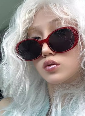 酒红色墨镜街拍遮阳多巴胺辣妹