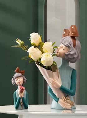 电视柜摆件捧花女孩创意轻奢客厅家居玄关网红摆设饰品现代装饰