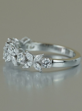 澄一珠宝・S925银马眼莫桑石幸运四叶草钻戒银镀白金半钻满钻排戒