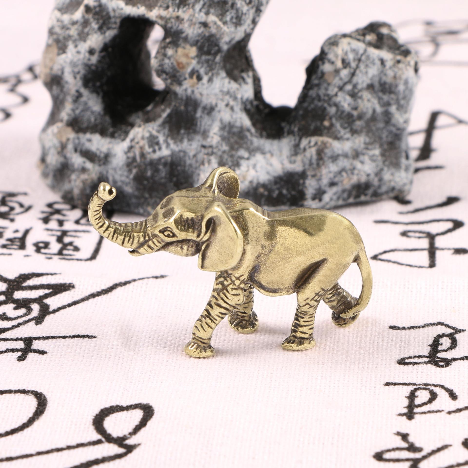 Antique solid bronze mini elephant ornaments, antique lucky elephant tea pet desktop ornaments, antique bronze sculptures, antique handle pieces