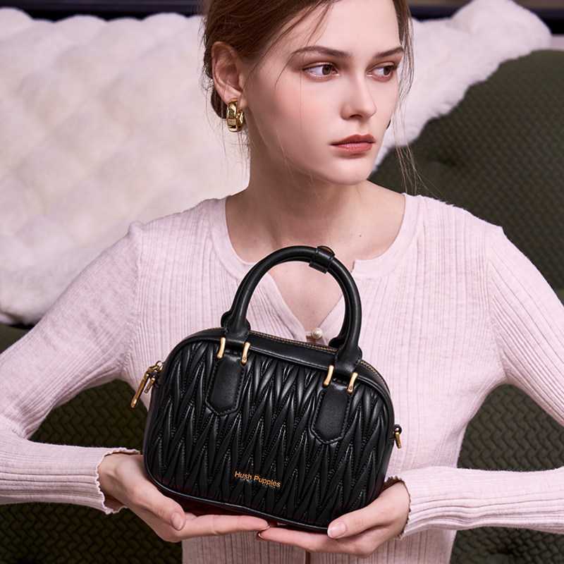 暇步士女包2025新款保龄球包褶皱软羊皮可爱单肩手提包波士顿包女,淘宝优惠券,粉丝福利购,淘宝优惠卷