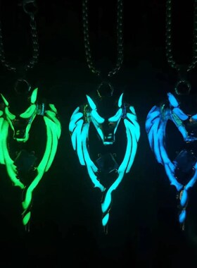 爆款夜光狼项链图腾北境北极狼王发光项链吊坠帅气复古嘻哈街头潮