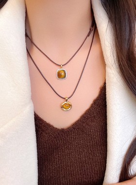 秋冬款虎眼石爆款项链轻奢小众简约设计感皮绳抽拉式毛衣卫衣链女