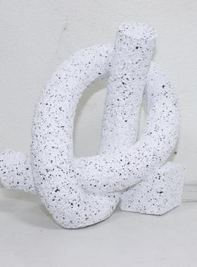 现代简约白色几何树脂抽象绳结摆件样板间售楼处书房客厅软装饰品