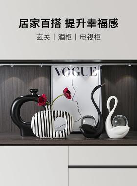 现代简约情侣天鹅摆件创意客厅酒柜电视柜装饰品高档工艺品摆设