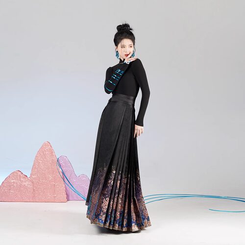 罗芙梦织造司原创明制汉服马面裙女套装2025新款搭配粉色立领上衣 - 图0