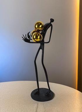 抱金球人现代抽象人物雕塑摆件酒店过道艺术品样板间售楼处装饰品