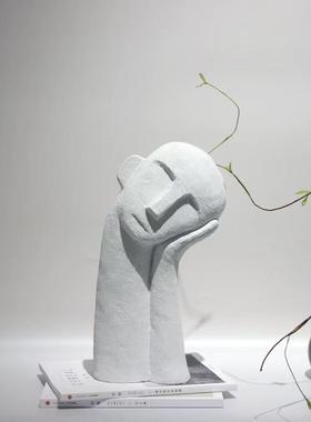 现代轻奢软装样板房间客厅设计师款白色歪头人像雕塑家居桌面摆件