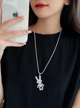 2023新款可活动机械兔子七彩项链男女吊坠嘻哈长版毛衣链卫衣链配