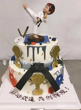 树脂工艺品小跆拳道人物模型男侧踢腿武术创意蛋V糕装饰摆件送礼