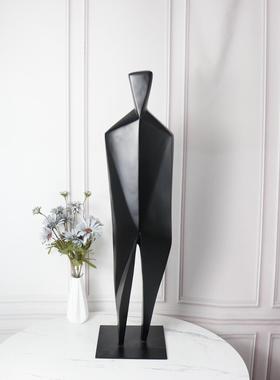 现代简约抽象人物摆件金属造型落地艺术装饰酒店大堂玄关创意雕塑