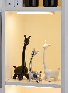 创意鹿摆件轻奢档电视柜酒柜家居软装饰M品客厅玄关级感工艺品