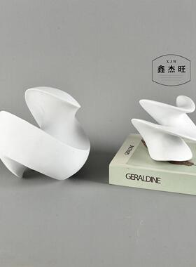 现简约白色异形旋转扭曲陀螺摆件摆设样板房售楼处书房软装饰品