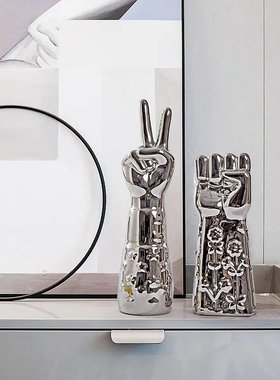 现代简约电镀银色陶瓷电视柜工艺品样板房软装石头剪刀布手势摆件