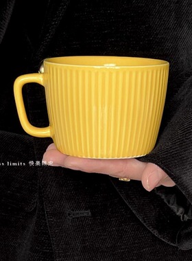 ins小众高颜值复古竖纹陶瓷咖啡杯奶黄色咖啡杯碟套装下午茶杯子