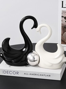 创意水晶球情侣天鹅一对摆件陶瓷玄关客厅红酒架电视柜桌面装饰品