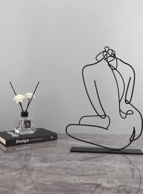 现代简约艺术线条抽象人物金属摆件客厅书房玄关样板房家居装饰品