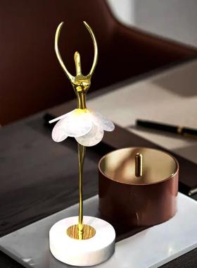 芭蕾舞者摆件轻奢水晶鲤鱼样板间电视柜北欧纯铜大象网红软装饰品