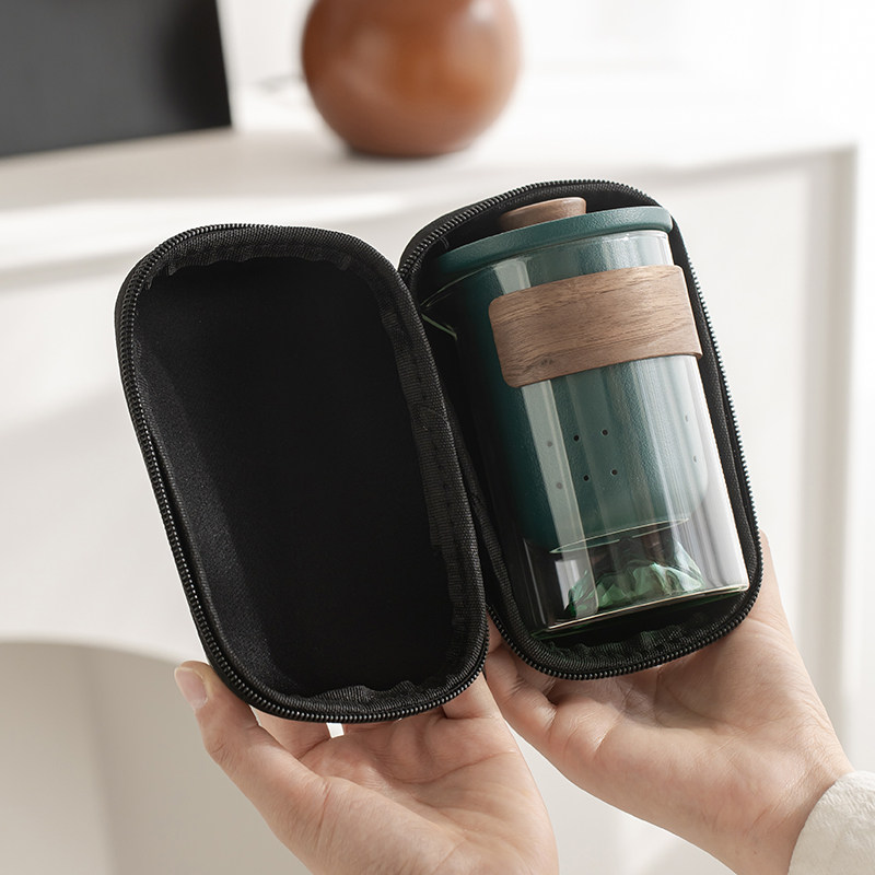 Portable travel tea set and quick cup