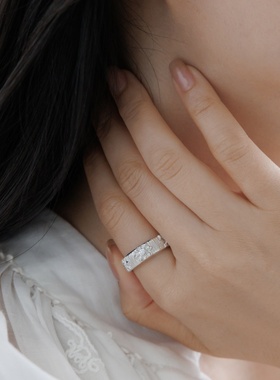 亮熙流光系列雪花锆石拉丝戒指