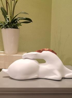 简约现代意境白色卧马电视柜玄关摆件样板房售楼处软装饰品摆设