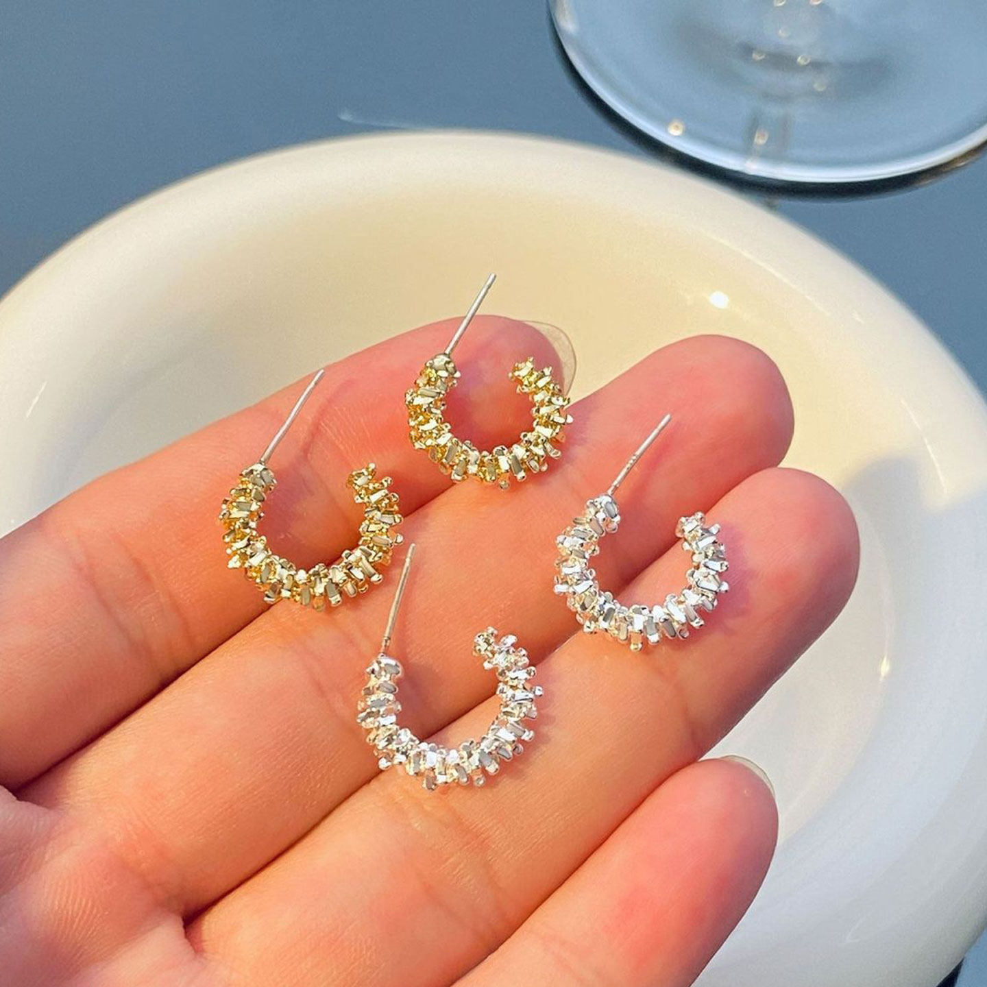 碎银子造型耳环女2025新款爆款耳钉养耳洞轻奢高级感气质耳圈耳饰