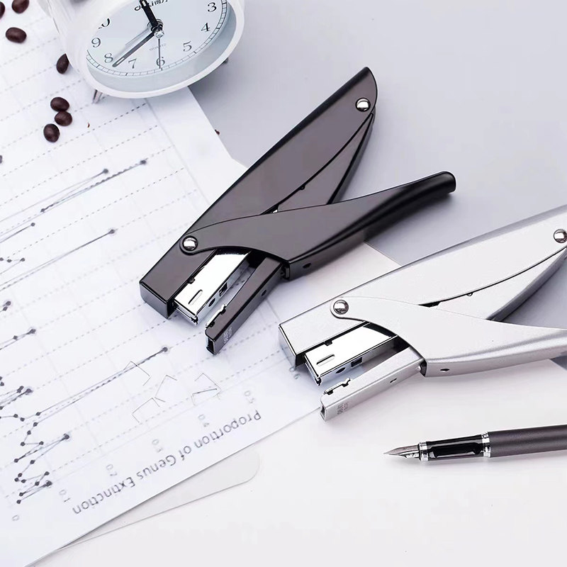 Deli hand-held stapler for home takeout packaging, supermarket commercial use, special labor-saving, durable and thickened No. 12 stapler, all-metal multi-functional standard hand-held stapler for express delivery