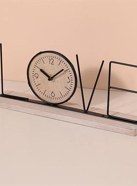 适用新款创意时钟摆件现代简约铁艺字母时钟家居客厅电视柜装饰品