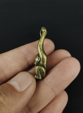 精选纯铜生肖猴子小摆件黄铜长臂猴铜猴子可爱迷你小猴子挂件吊坠