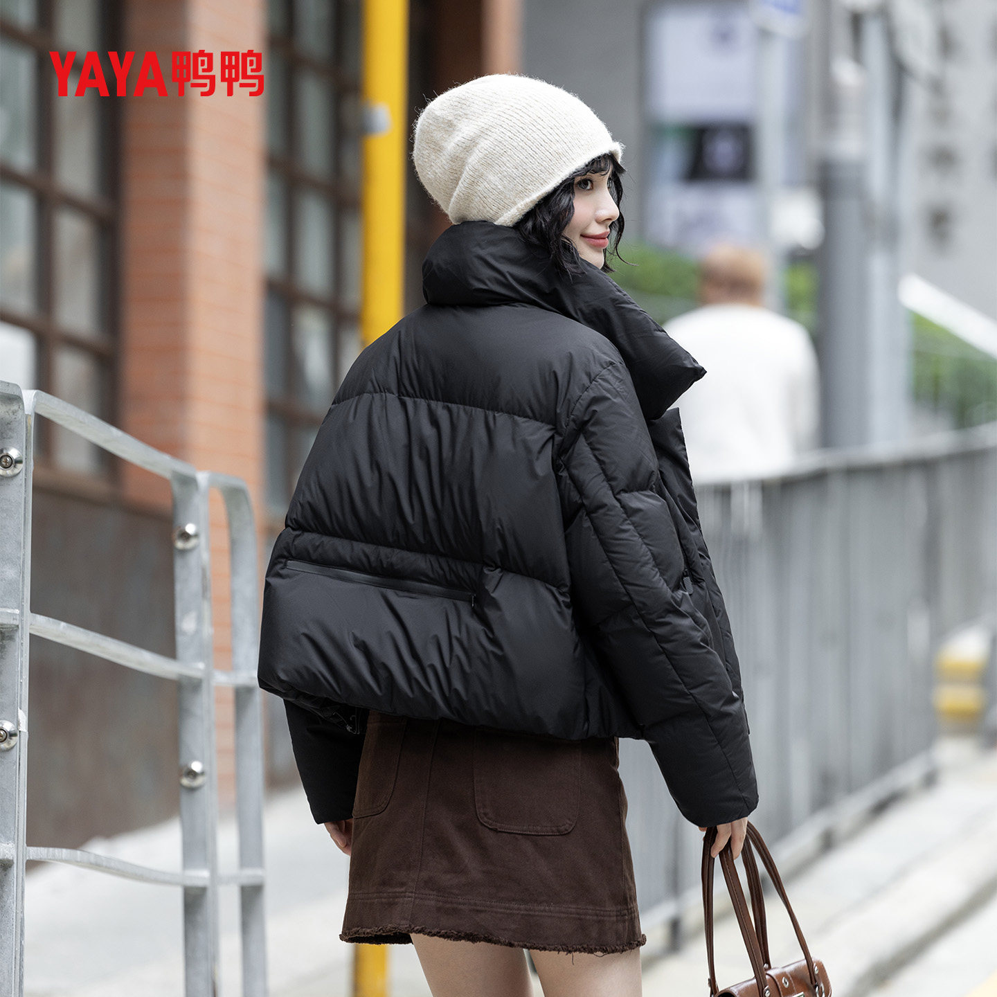 YAYA鸭鸭官方羽绒服2025冬季新款时尚百搭保暖长袖休闲短款女外套