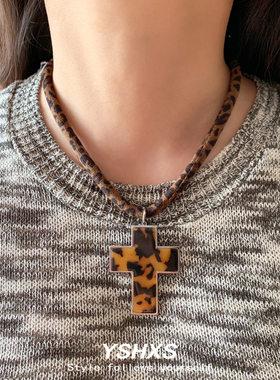 复古绒布豹纹十字架锁骨链女款