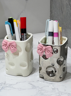 创意高级感笔筒学生轻奢办公室好物桌面儿童生日礼物收.纳可爱摆