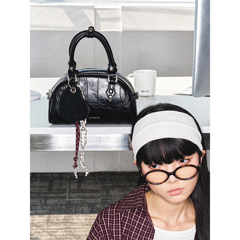 Acynmixx复古波士顿保龄球包包女2025新款单肩斜挎包手提包枕头包 - 图0