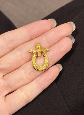 18K金十字鸢尾翅膀马蹄扣项链潮