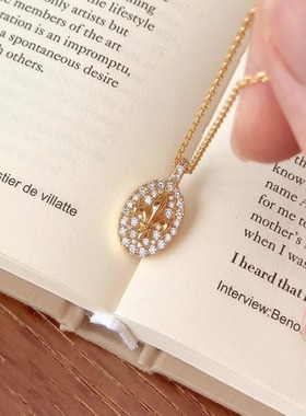 潮港福18K金椭圆满钻鸢尾花项链