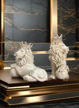 新品热卖抱球狮子摆件树脂工艺美式创意家居桌面装饰品