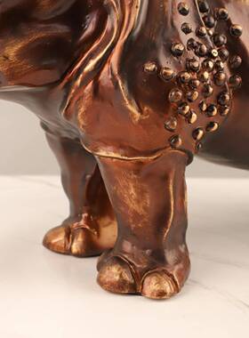 现代极简个性抽象树脂犀牛动物雕塑摆件书房玄关电视柜家居装饰品