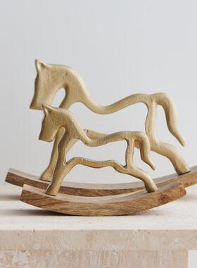 现代简约香槟色摇摆饰板小马居客厅样间儿童房桌家面装摇00240110