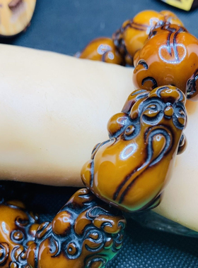 爆款正品老蜜雕刻貔貅手串男女时尚老料多宝精雕蜜蜡貔貅手串男款