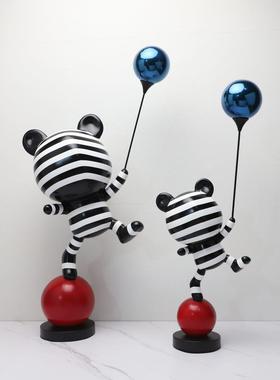 现代简约条纹气球熊摆件卡通雕塑样板房客厅落地大堂轻奢树脂饰品