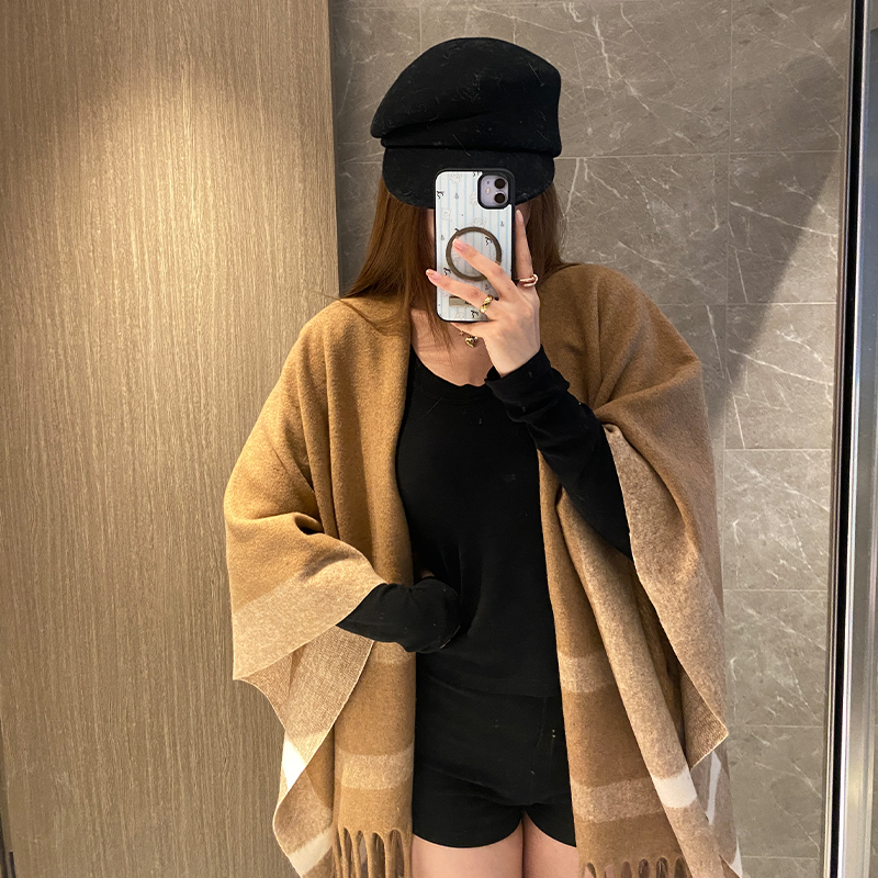 复古羊毛披肩女外搭秋冬季新款韩版保暖围巾高级感流苏斗篷披风