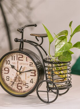 客厅铁艺装饰玄关摆件卧室静音钟表床头钟饰创意小V钟台钟书房桌